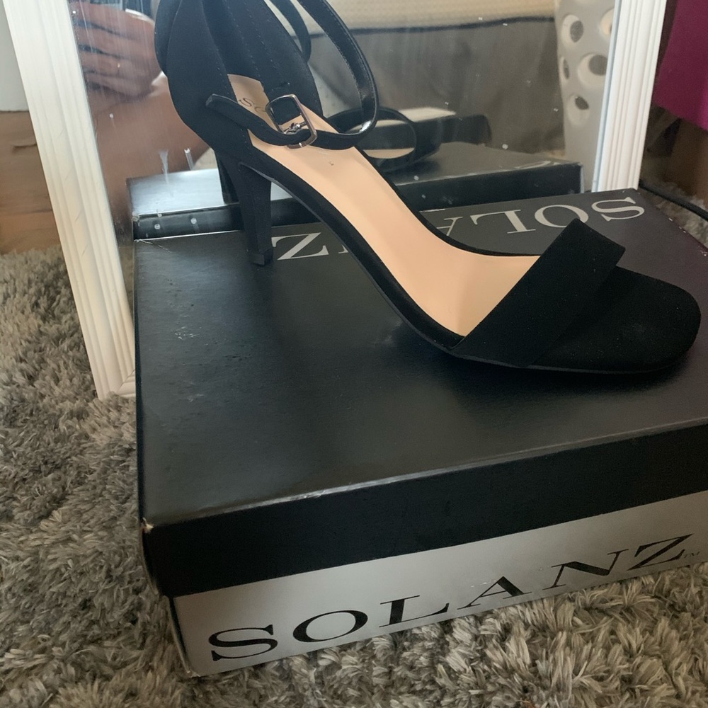 Black height heal sandal